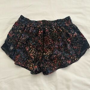 Flower/multicolor hotty hot 2.5” LR lululemon shorts